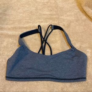 Lululemon sports bra size 6, great used condition heather grey and black